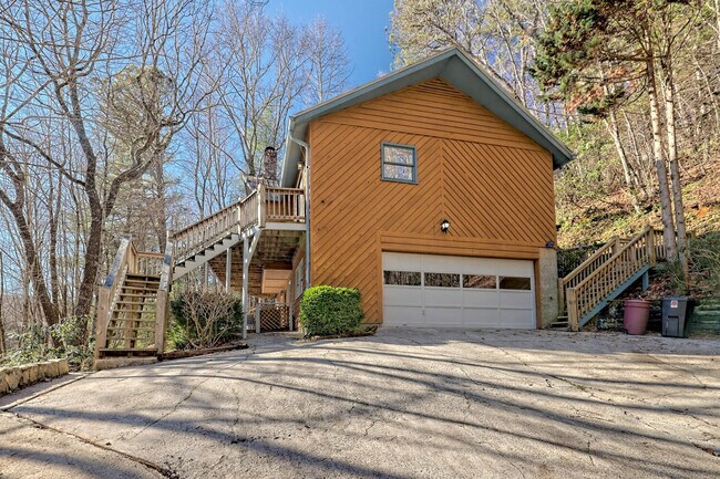 Photo - 1021 Saddle Back Cir