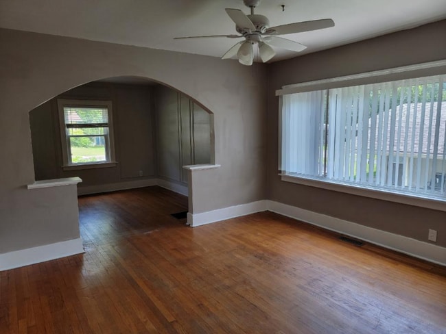 Photo - 8620 Moran Pl