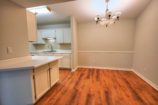 Photo - All Electric Second Floor Garden Condo for Rent in Wildwood Unidad D