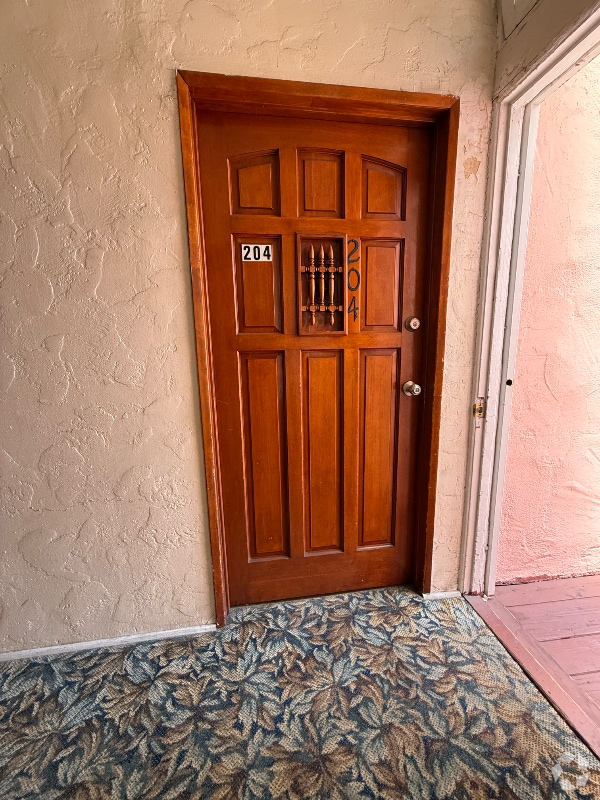 Building Photo - 366 N Sierra Bonita Ave Rental