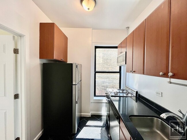 Photo - East 12th Street Unidad 63