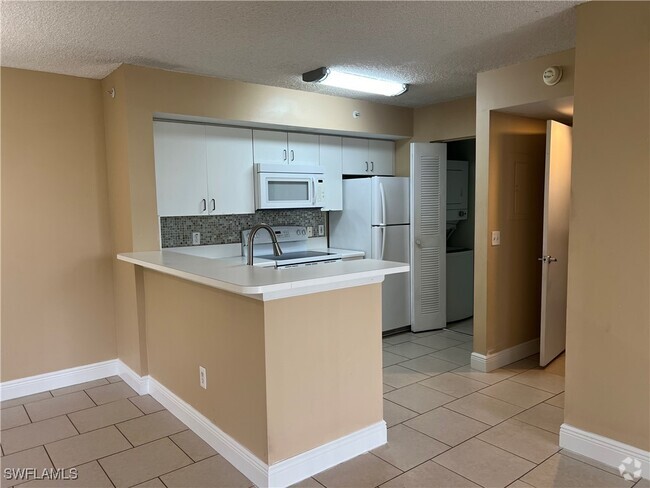 Building Photo - 1150 Wildwood Lakes Blvd Unit 8-108 Rental