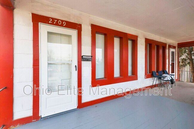 2709 Sullivant Ave