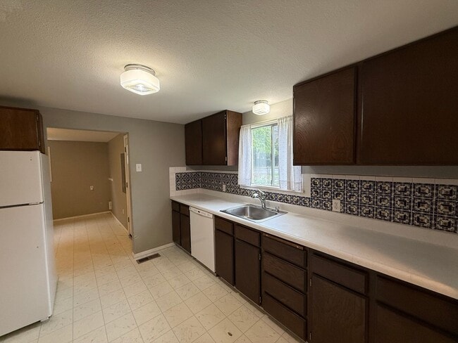 Photo - Spacious 3 bed 1 bath Edmonds Home on Large Private Lot! $2850/mo.