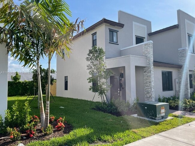 Photo - 945 NE 211th St