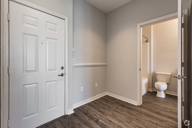 1 BR, 1 BA - 855SF
