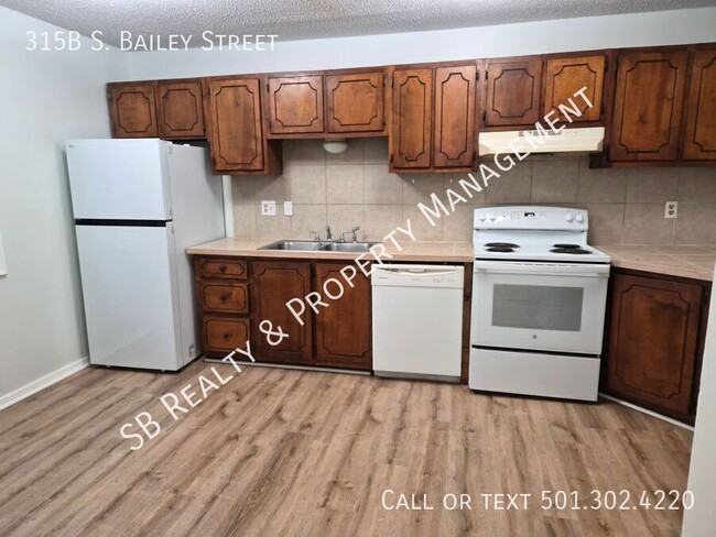 Building Photo - 315 S Bailey St Rental