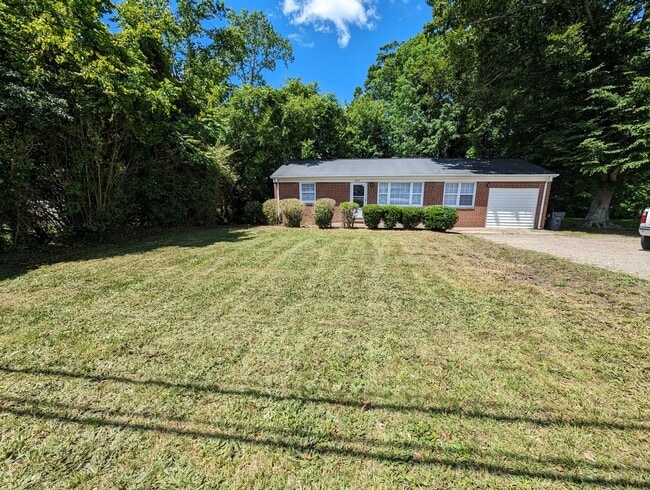 Conveniently located 3 bedroom/2 Bath house - Conveniently located 3 bedroom/2 Bath house