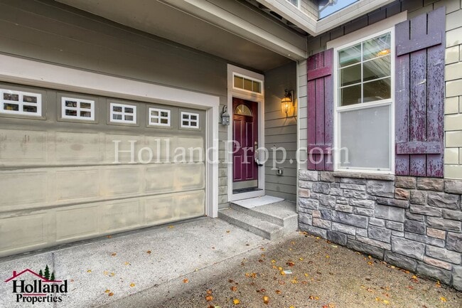 Photo - Bright & Spacious 3-Bedroom Hillsboro Home Backing to Green Space!