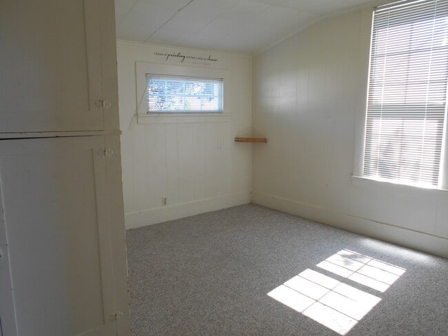 Photo - 3 Bedroom, 1 Bathroom Home in Sunnyland! PRELEASE NOW!