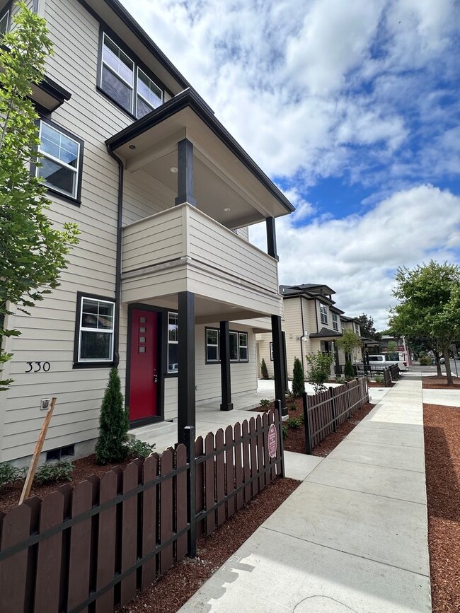 Photo - 4 Bedroom / 4 bath New Townhome. Every bedroom is its own Master Suite with your own full bathroo...