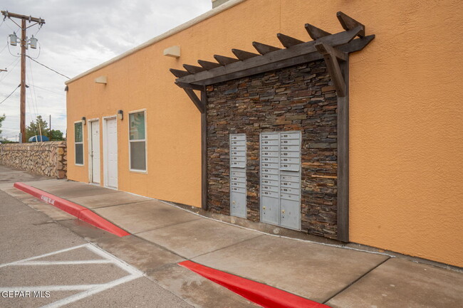 Photo - 5030 Fairbanks Dr Unidad 204-B