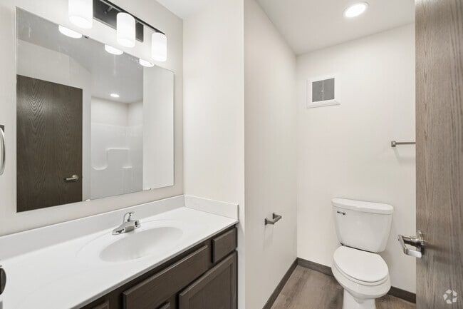 3BR, 2BA - 1,185SF - Primary Bathroom