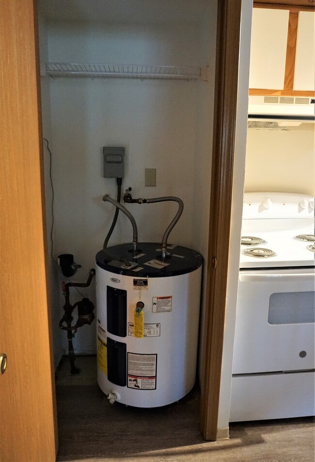Waterford Arms 1 BR Hot Water Closet