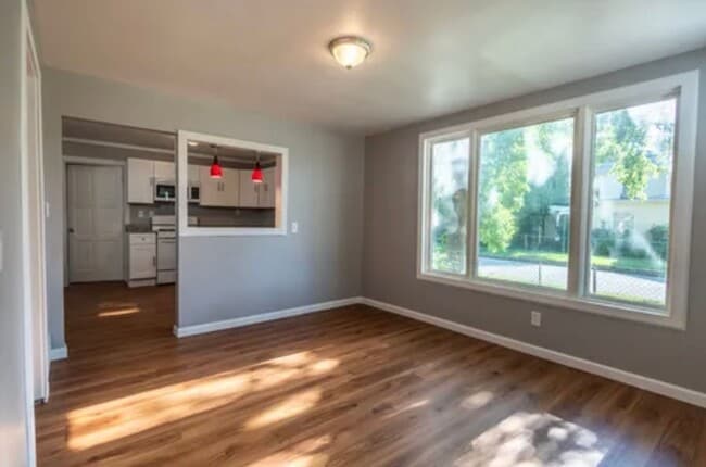 Building Photo - Cozy 2 Bed 1 Bath House in Council Bluffs!