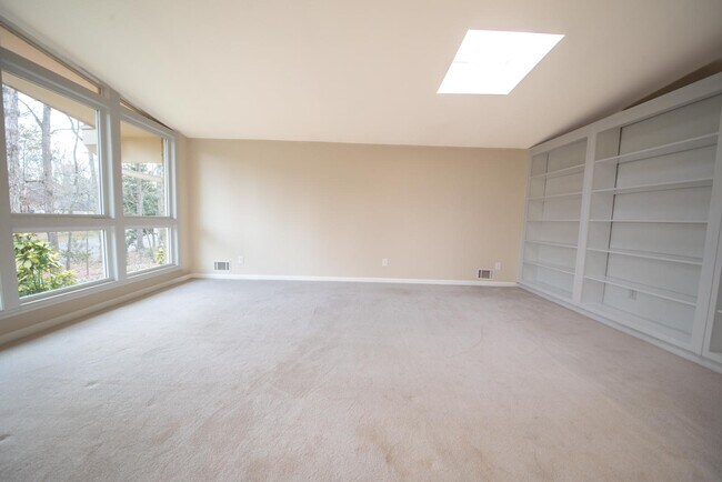 Photo - 6495 Vernon Woods Dr NE