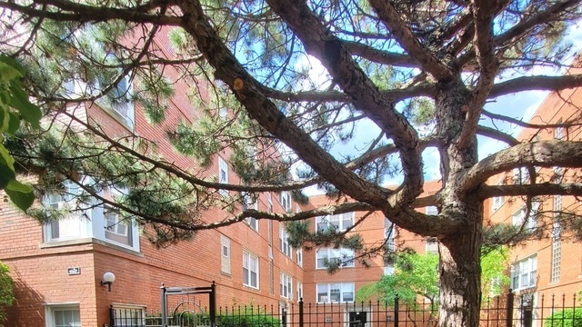 Building Photo - 2410 W Farragut Ave Unit 3B