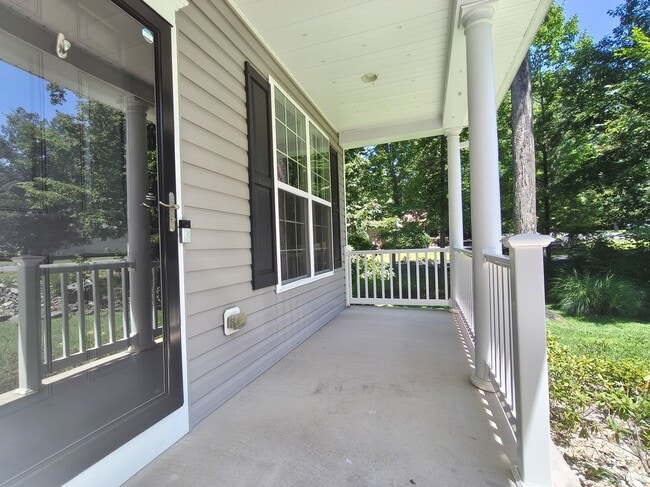 Photo - 2913 Lakeview Pkwy