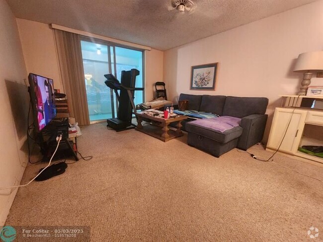 Building Photo - 5851 NW 62nd Ave Unit 105 Rental