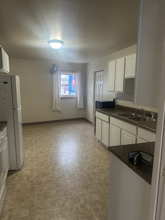 Photo - 1908 W Main St