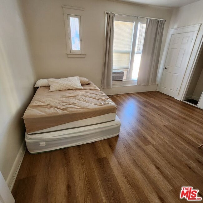 Photo - 341 S Western Ave Unit 2