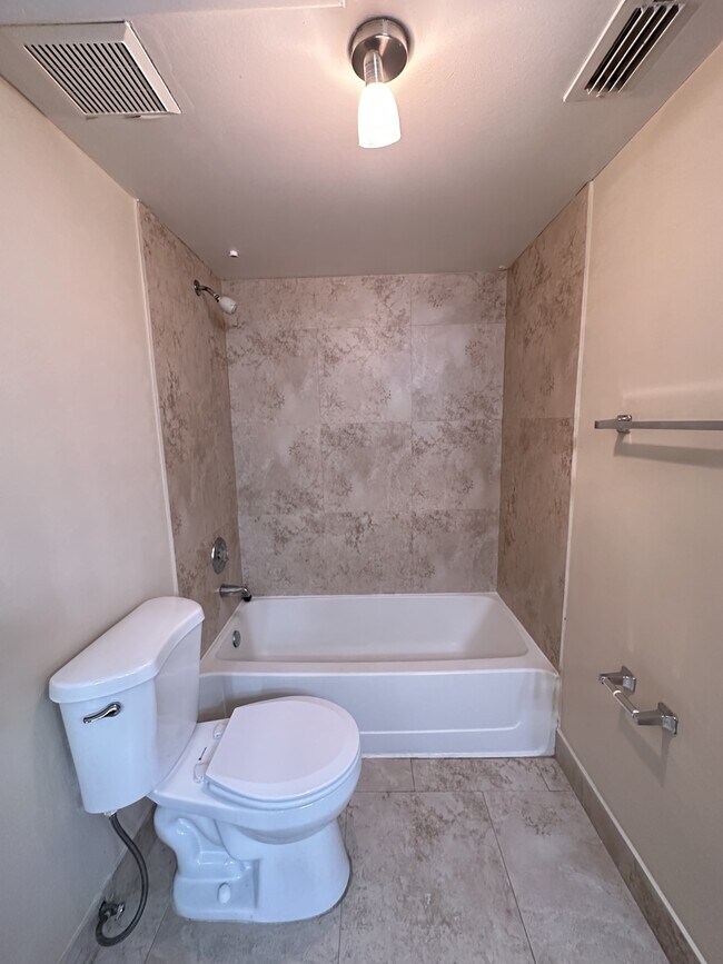 Photo - 2811 N Oakland Forest Dr Unit 209