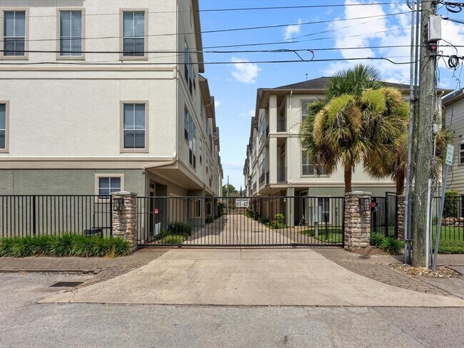 Photo - 625 Hartman St