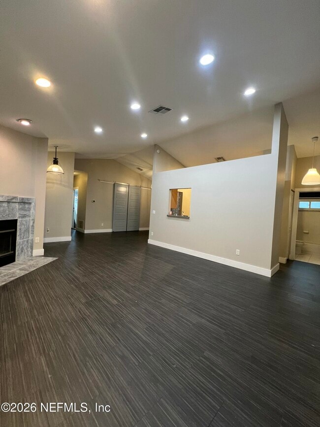 Photo - 1115 Main St