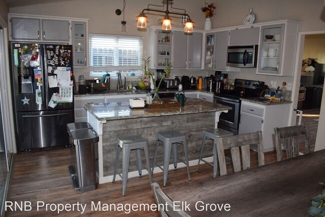 Photo - 3 br, 2 bath House - 9409 Emerald Vista Drive