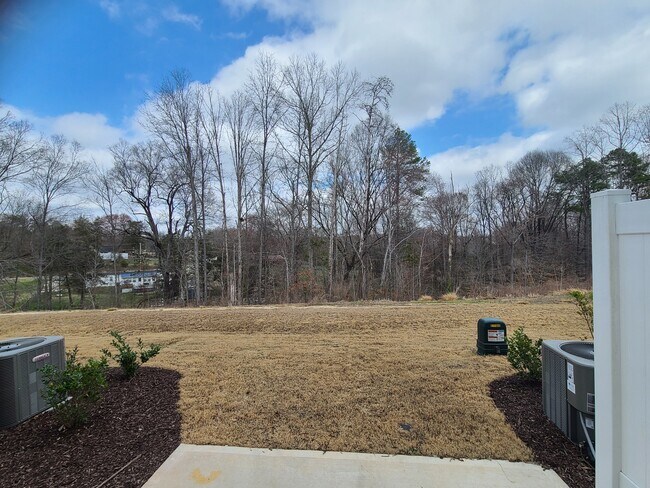 Photo - 806 Falls Grove Trl