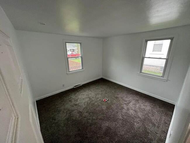 Photo - 4 Bedroom 1.5 bath house for rent