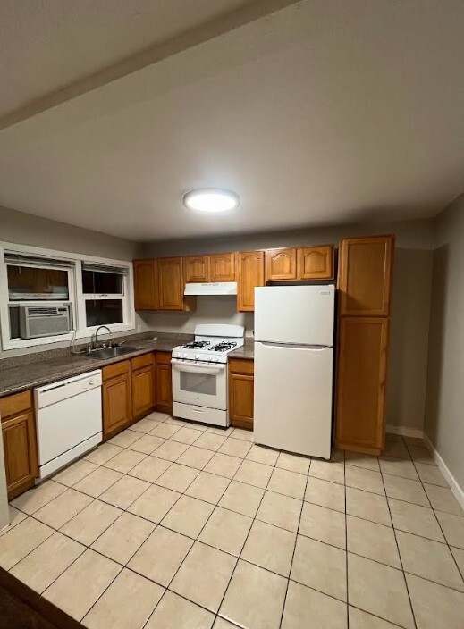 Building Photo - 342 W 10th St Unit 1