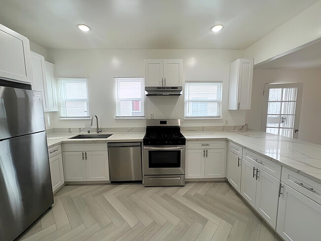 Photo - 126 N Hamilton Dr