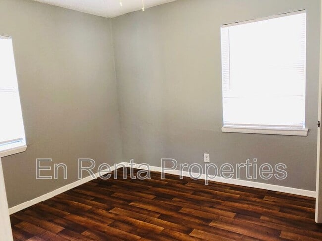 Photo - 2341 Brothers St