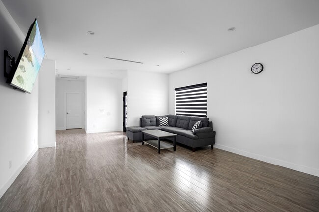 Photo - 13311 Wixom St Casa