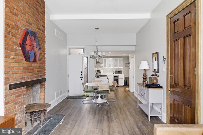 Photo - 869 N 29th St