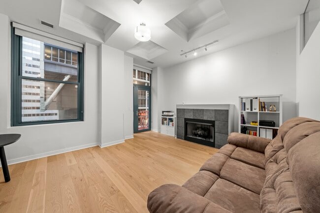 Photo - 208 W Washington St