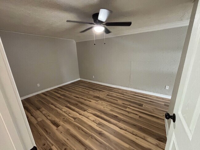 Photo - 211 #B W South St