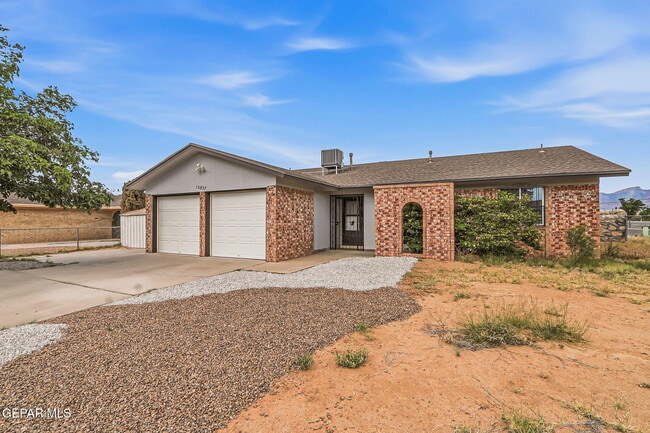 Photo - 10837 Gemstone St