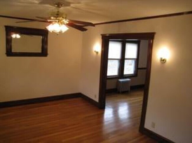 Photo - 3-Bedroom Oak Sq. Brighton