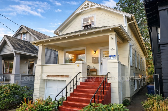 Building Photo - 634 SW Grant St. Unit 1