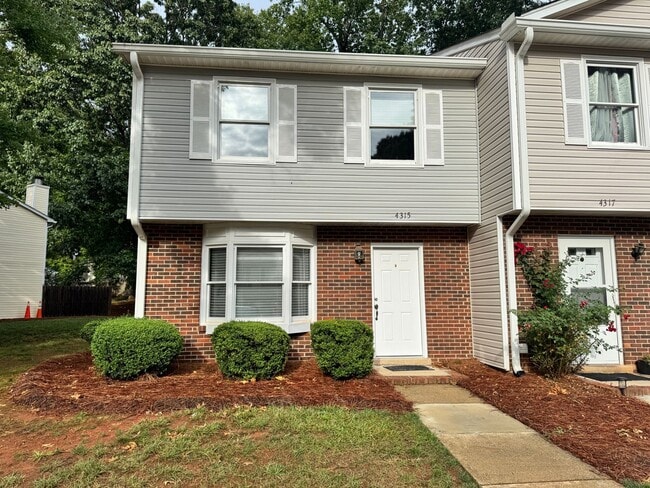 Building Photo - 3 Bedroom, 2.5 Bathroom Townhouse in Greensboro, NC!