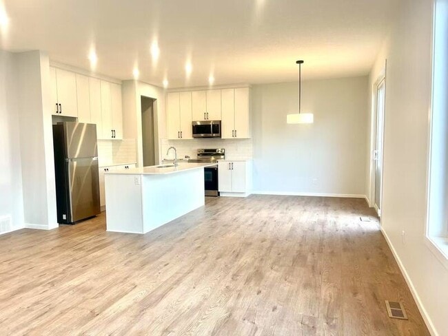 Photo - 2036-2208 208 Street NW