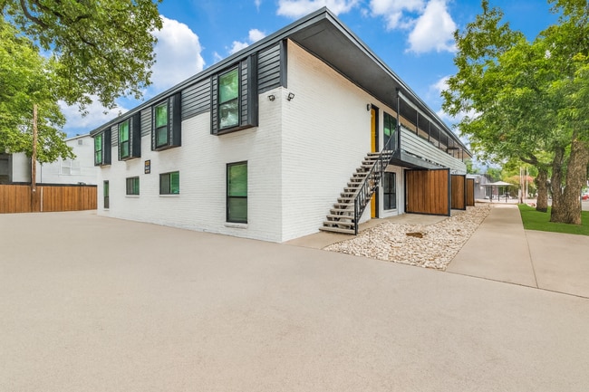 Photo - Palmilla Apartments