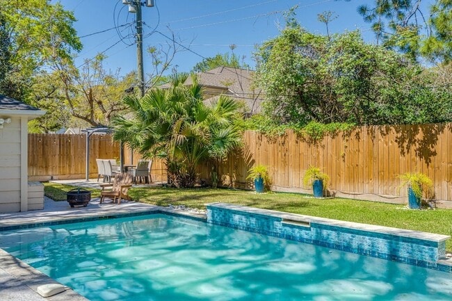 Building Photo - 12458 Woodthorpe Ln