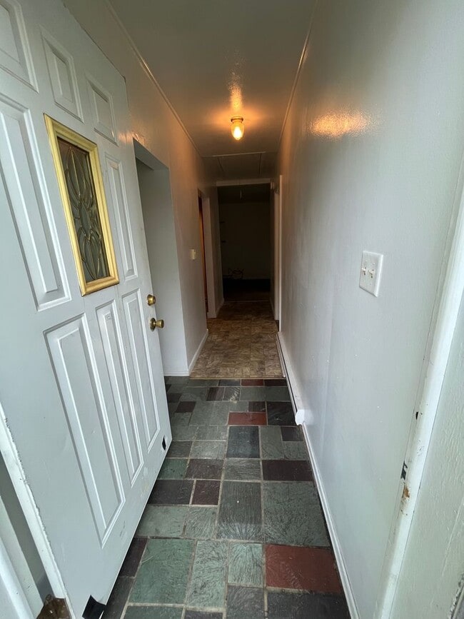 Photo - 103 N Ridge St