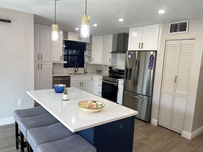 Photo - 4000 Del Rio Way