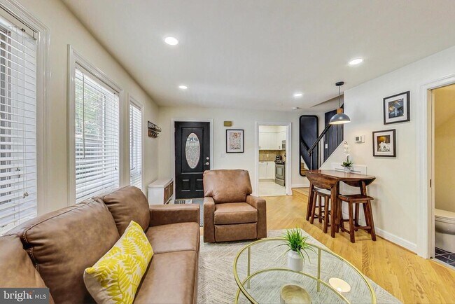 Photo - 4814 Hampden Ln