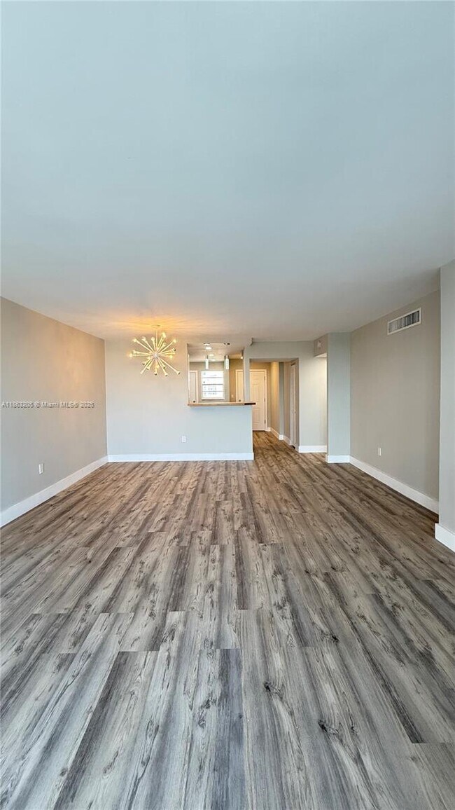 Photo - 1750 NE 191st St Unit 725-4