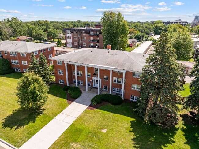 Building Photo - The Heritage Apartments